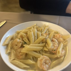PENNETTE CON CAMARONES, CREMA Y VODKA
