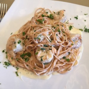 Linguini con langostinos y trufa