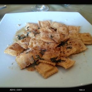 Ravioli de Auyama mantequilla, salvia y amaretto