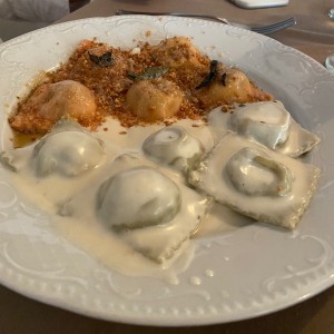 Duo de Tortelinis: Auyama (increible) y Ajoporro con Gorgonzola (Muy bueno)