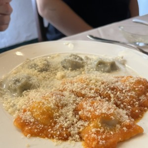 Duo rellokos de ajoporro y gorgonzola y salvicia y napoli