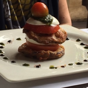 Ensalada capresa con berenjena