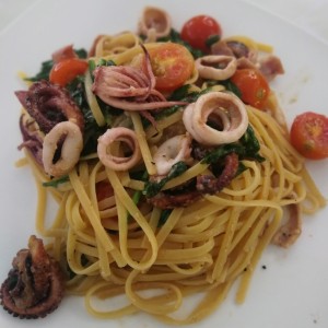 linguini al olio con pulpo y calamares 