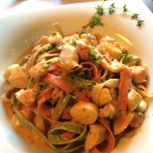 Frutos del mar con salsa Aurora