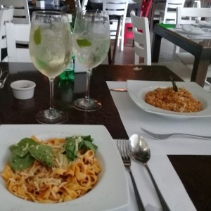 Fetuchinnis al polpo y Risotto Salvatore di mares
