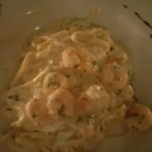Linguini con camarones en salsa blanca