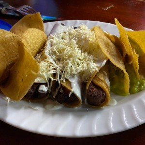 Racion de flautas con queso; excelente