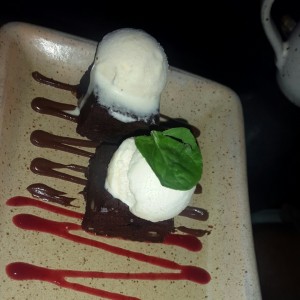 Mini brownies con helado