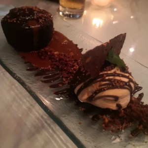 Volcan de chocolate y dulce de leche