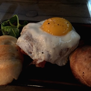 Slider de huevos y tocino