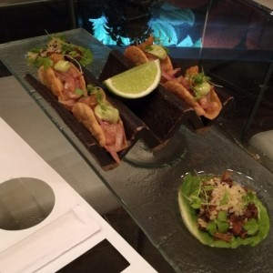 Lechuguitas de puerco y tacos de pescado