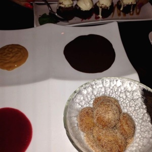 Postres: Donas y brownie ?? divino
