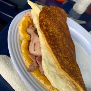 clasica queso y pernil 