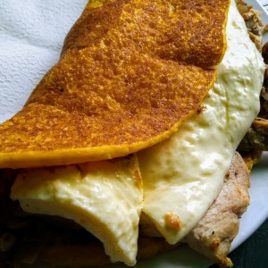 Cachapa de Pernil con Queso