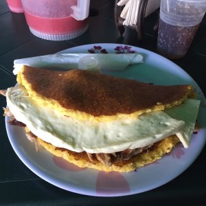 Cachapa Mixta (Queso+Pernil). Divina!