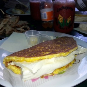 Cachapa con doble queso de mano