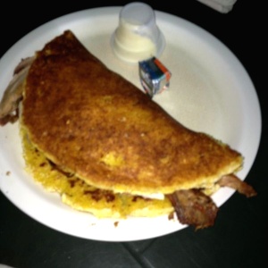 Cachapa mixta pernil y queso