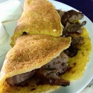 Cachapa mediana de pernil