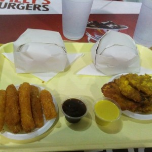 Yuca frita y tostones