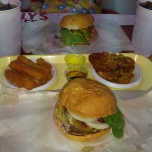 Willys Burger y contornos