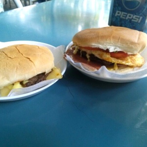 Hamburguesa con queso y especial
