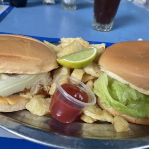 Hamburguesas esepciles con papas en combo