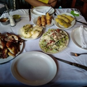 Pollo Entero + Contornos