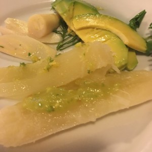 yuca y ensalads de palmito con aguacate