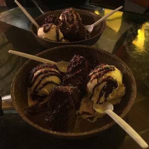 Brownie con helado