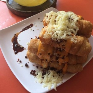 teque?os con queso y tocineta!!!