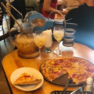 Bull de cerveza y pizza especial