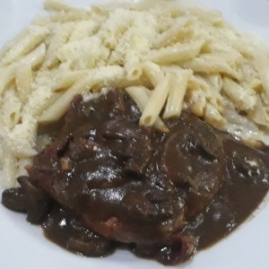 Filet Mignon de pollo con pasta 4 quesos.