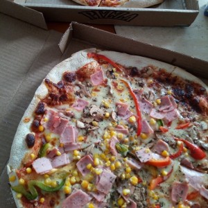 Pizza cuatro estaciones, todo salteado