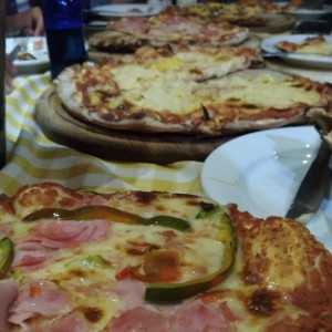 Pizzas excelente calidad-precio