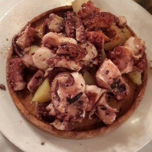 Pulpo con papas al vapor