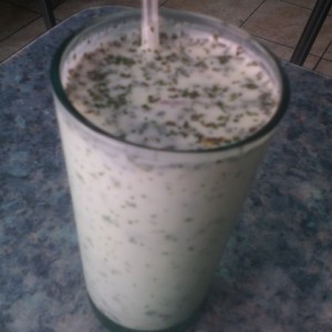 Yogurt con yerba buena