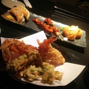 Parte del Menu A: Tempuras, Gozas, Yakitori y Croquetas