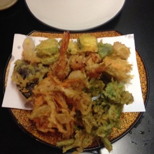 Tempura de vegetales y langostinos