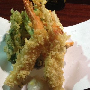 Tempura de Langostinos y Vegetales, Excelente