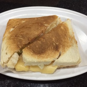 Rico Sandwich de Jamon y Queso Amarillo, muy bueno..!