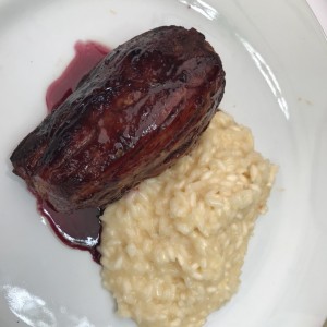 Lonito en Salsa de Vino con Risotto de Parmesano