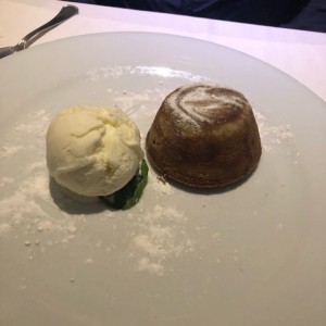 Volcan de chocolate con helado de vainilla