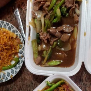 pasta singapur y carne con vegetales