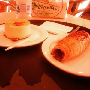 mouse de parchita y canoli de chocolate 
