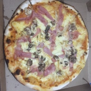 Pizza Prosciutto Funghi