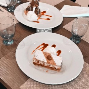 Mil hojas y profiterol con helados