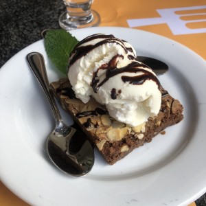 Brawnie y helado