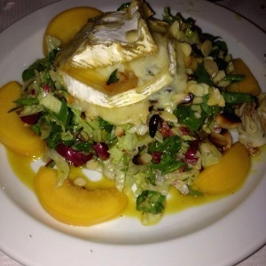 Ensalada de queso brie
