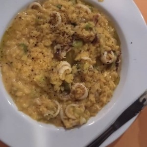 Risotto con hongos y calamares