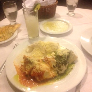 Torteloni de ricotta y espinaca en salsa italia..!!